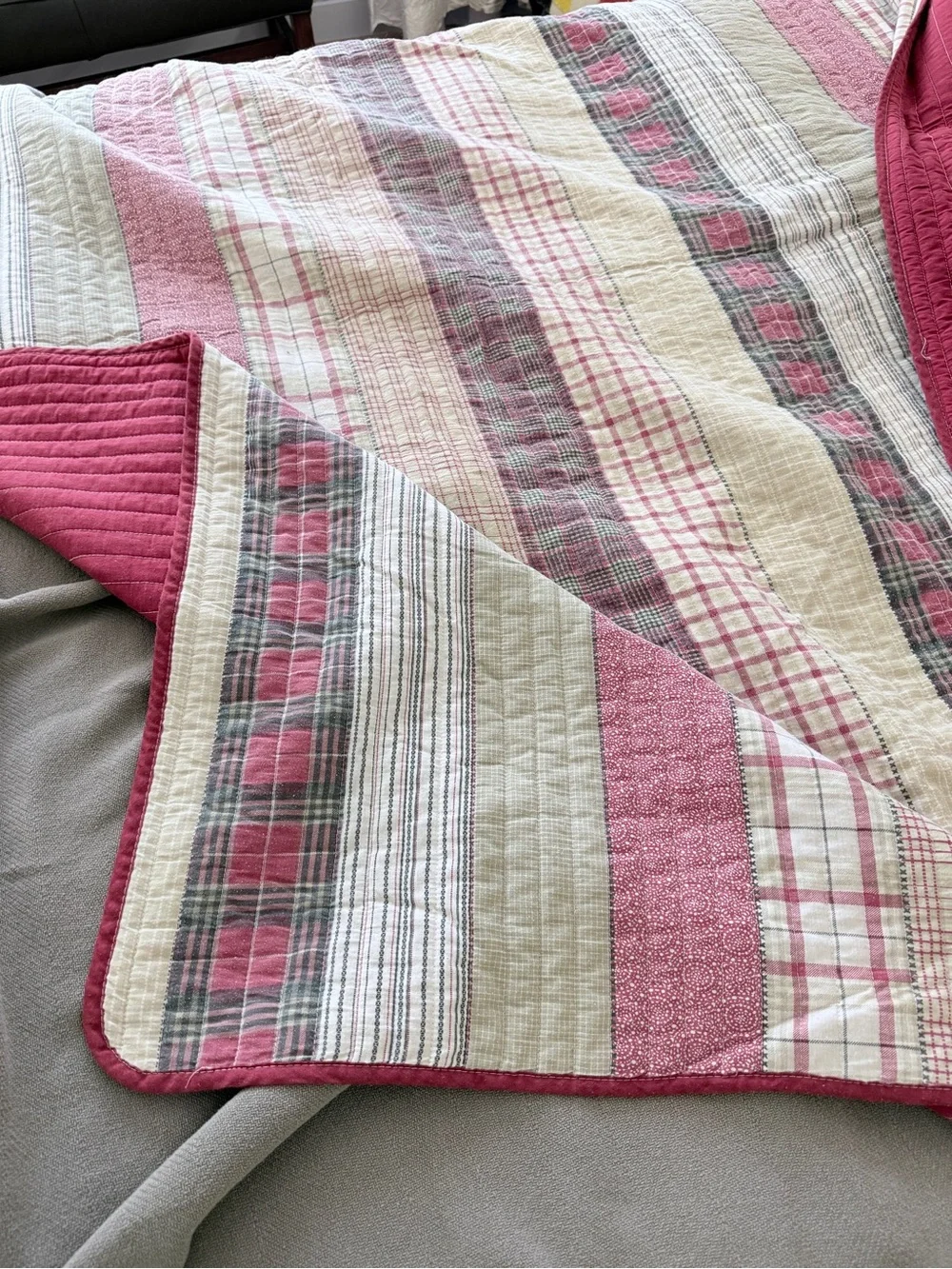 Cozy Cabin Quilt King Size Red Plaid Stripes